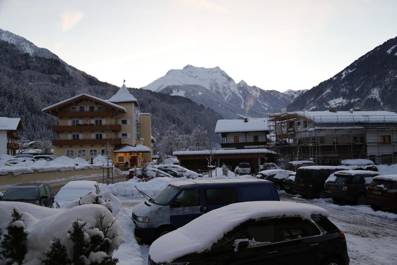 Hotel & Suites Glueck Auf Mayrhofen Ngoại thất bức ảnh